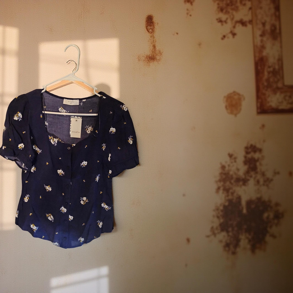 NWOT Size Medium Elodie Navy Blue Floral Blouse